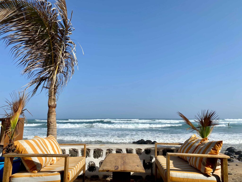 Que faire à Dakar en une semaine ? Du surf à la plage du Virage !