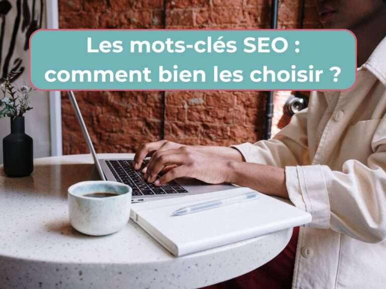 Une femme en train de travailler sur son site internet