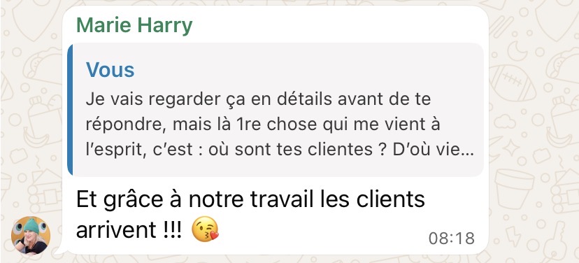 Message d'une cliente du coaching SEO de Dorothée Berthon, Backlight SEO, qui indique que des clients arrivent sur le site internet grâce au travail mis en place